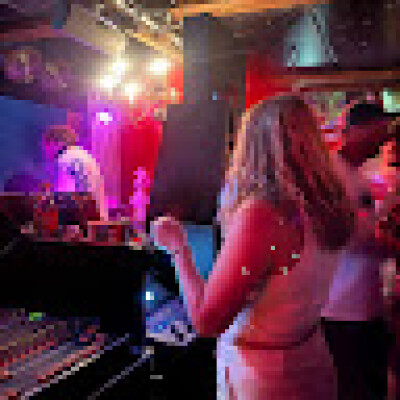 Doortje  zoekt een Appartement / Huurwoning / Studio / Woonboot in Amsterdam