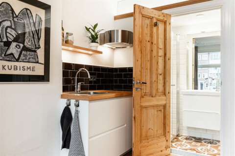 Klein aanrechtje met twee pitten. 