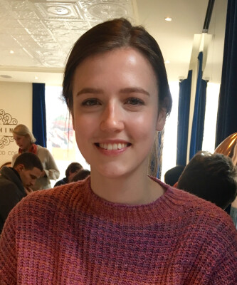 Laura zoekt een Kamer / Appartement / Huurwoning / Studio in Amsterdam