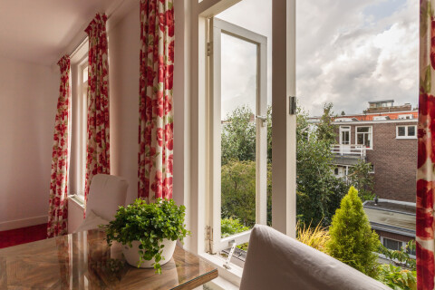 view to the inner gardens, nice and quiet