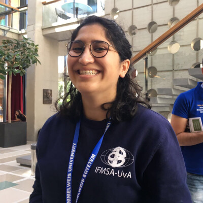 Rana zoekt een Kamer / Appartement / Huurwoning / Studio / Woonboot in Amsterdam